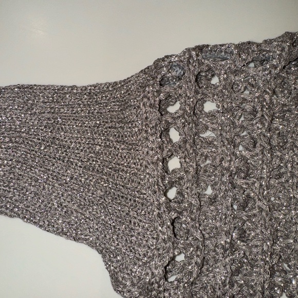 Beautiful metallic sweater - Picture 6 of 9